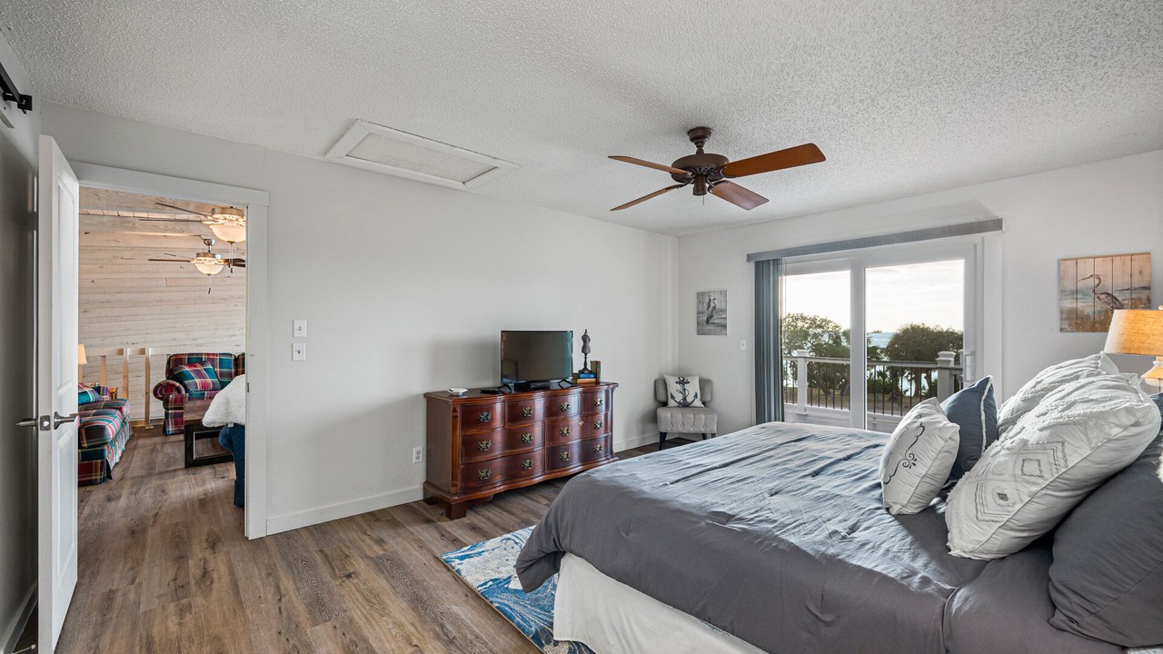 Photo of Bedroom in Crystal Beach