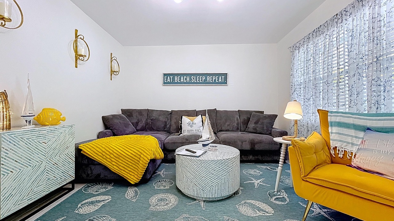 Photo of Livingroom in Holmes Beach