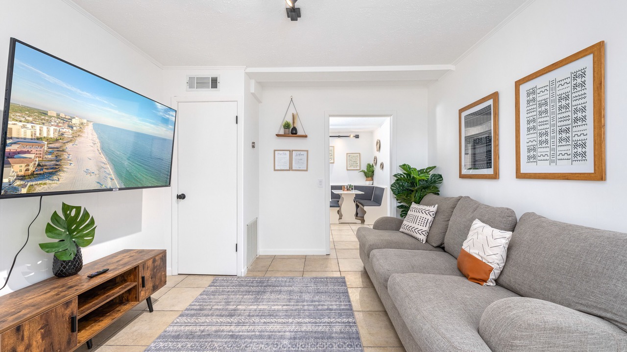 Photo of Livingroom in Biltmore Beach