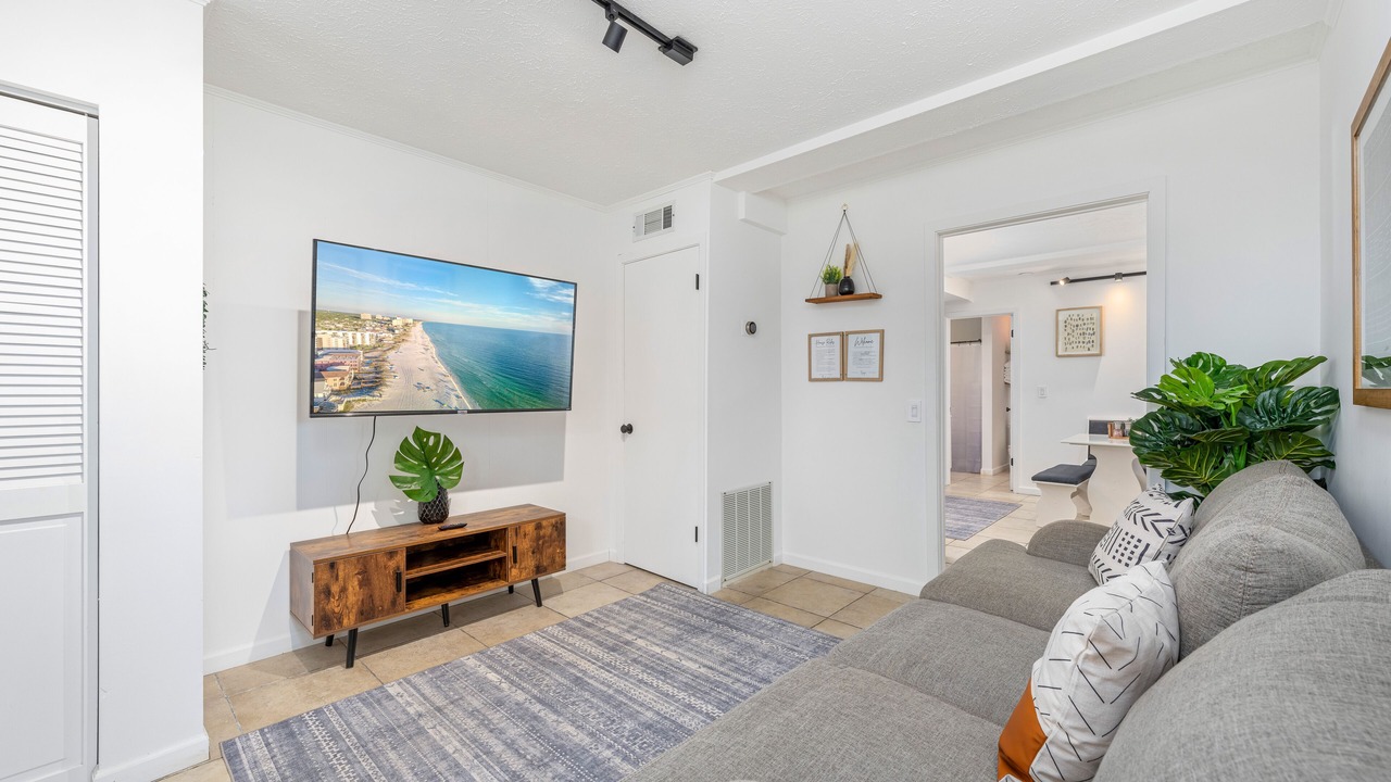 Photo of Livingroom in Biltmore Beach