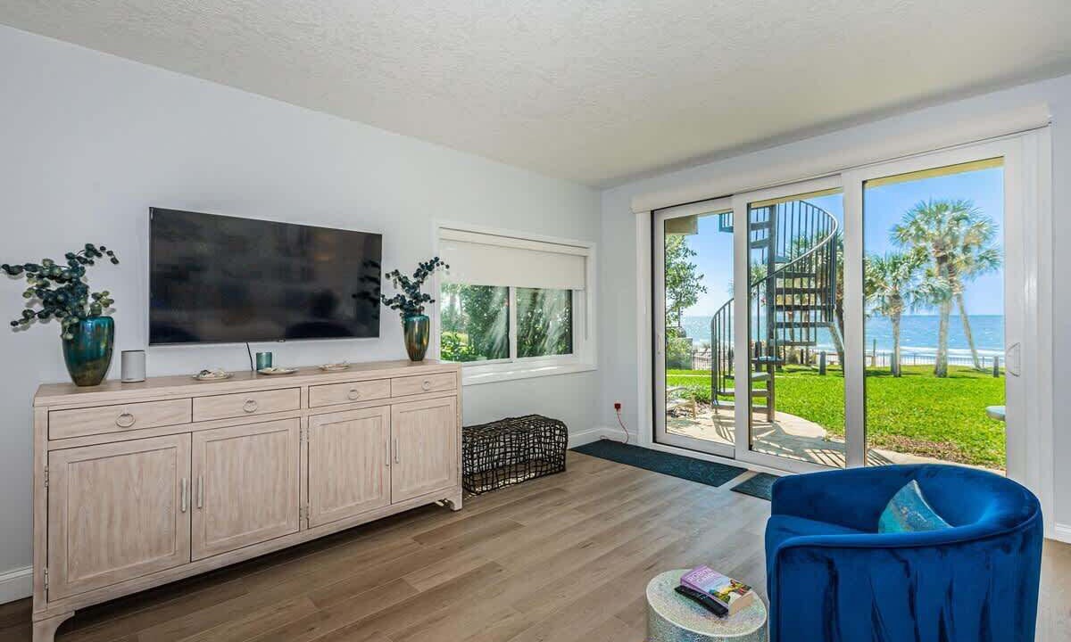 Photo of Livingroom in North Redington Beach