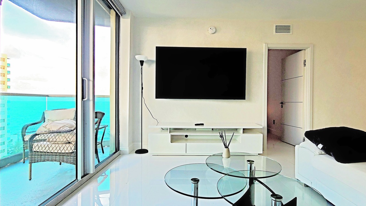 Photo of Livingroom in Hollywood South Central Beach