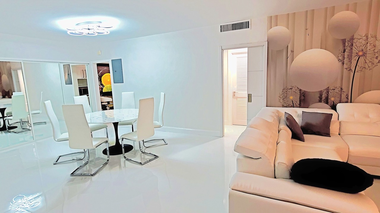 Photo of Livingroom in Hollywood South Central Beach