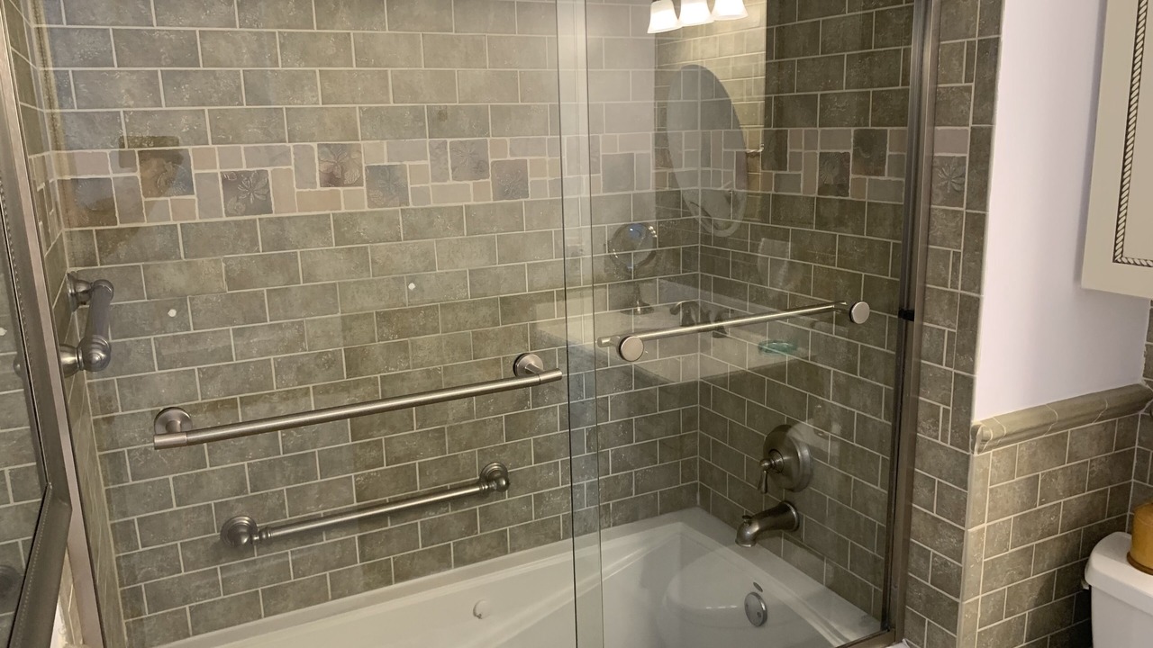 Photo of Bathroom in Holiday Isle
