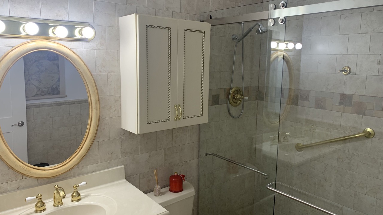 Photo of Bathroom in Holiday Isle