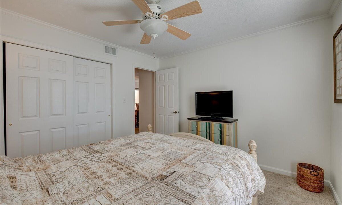 Photo of Bedroom in Holiday Isle