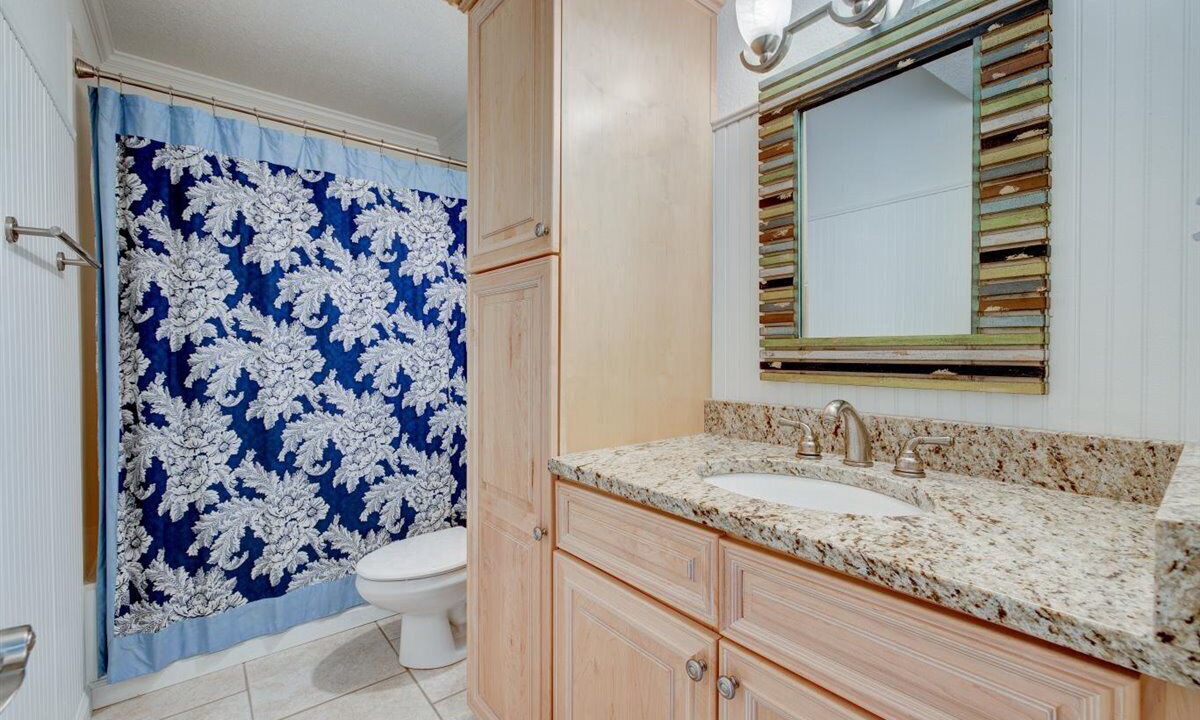 Photo of Bathroom in Holiday Isle