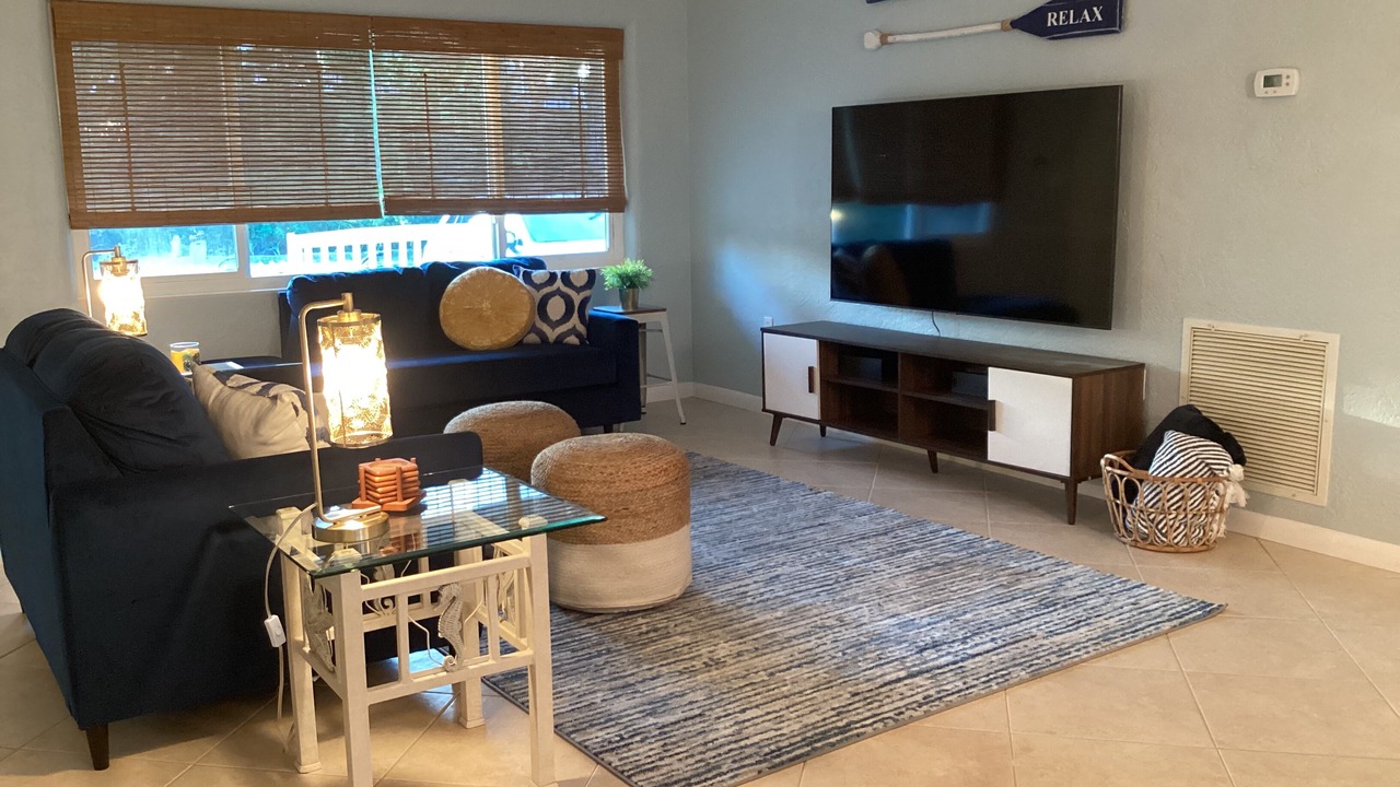 Photo of Livingroom in Colin Park