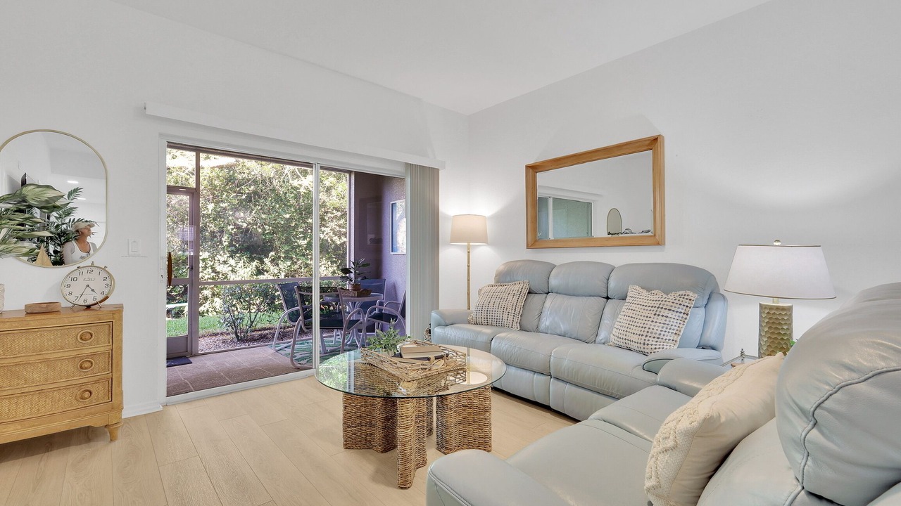 Photo of Livingroom in Bonita Shores
