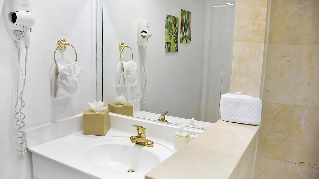 Photo of Bathroom in Flamingo/Lummus