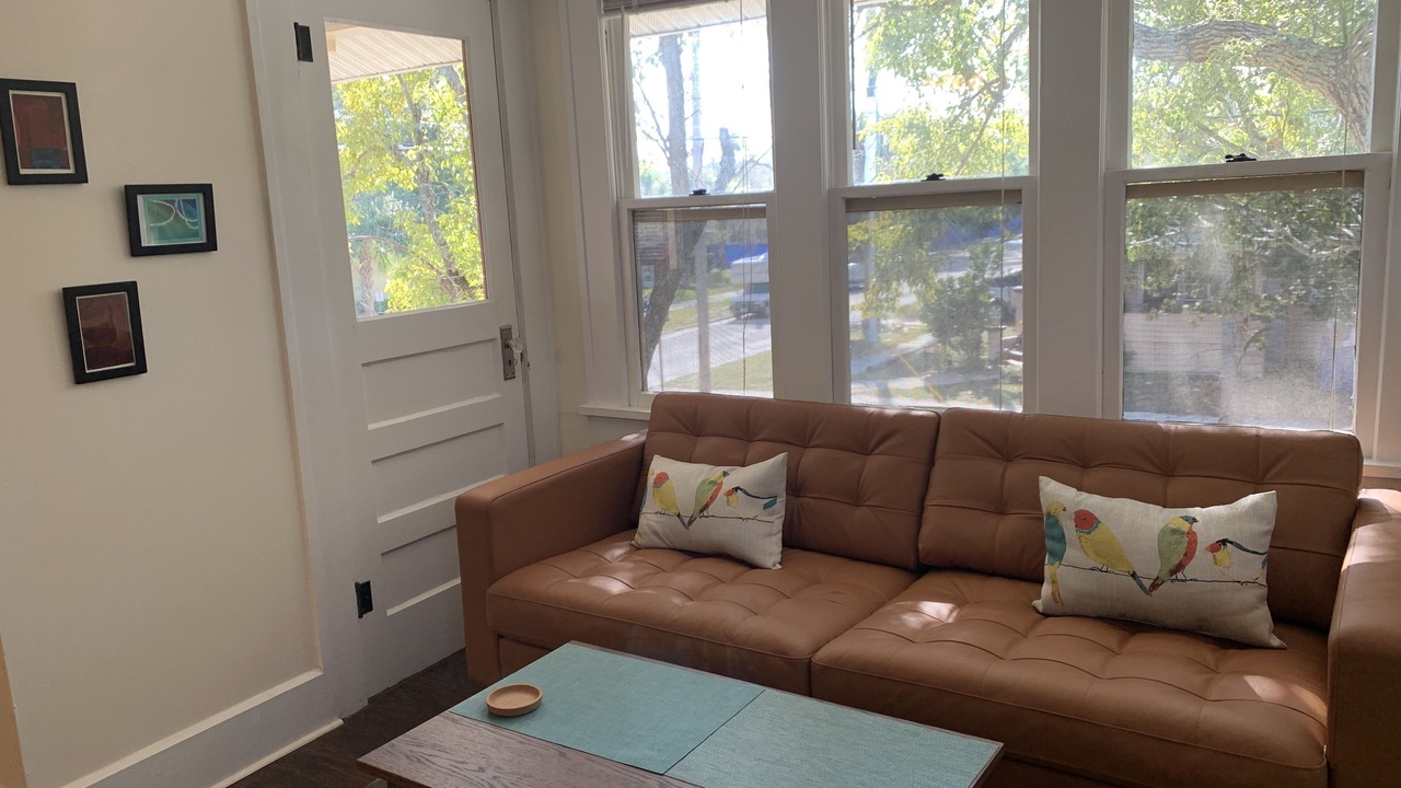 Photo of Livingroom in Historic Uptown