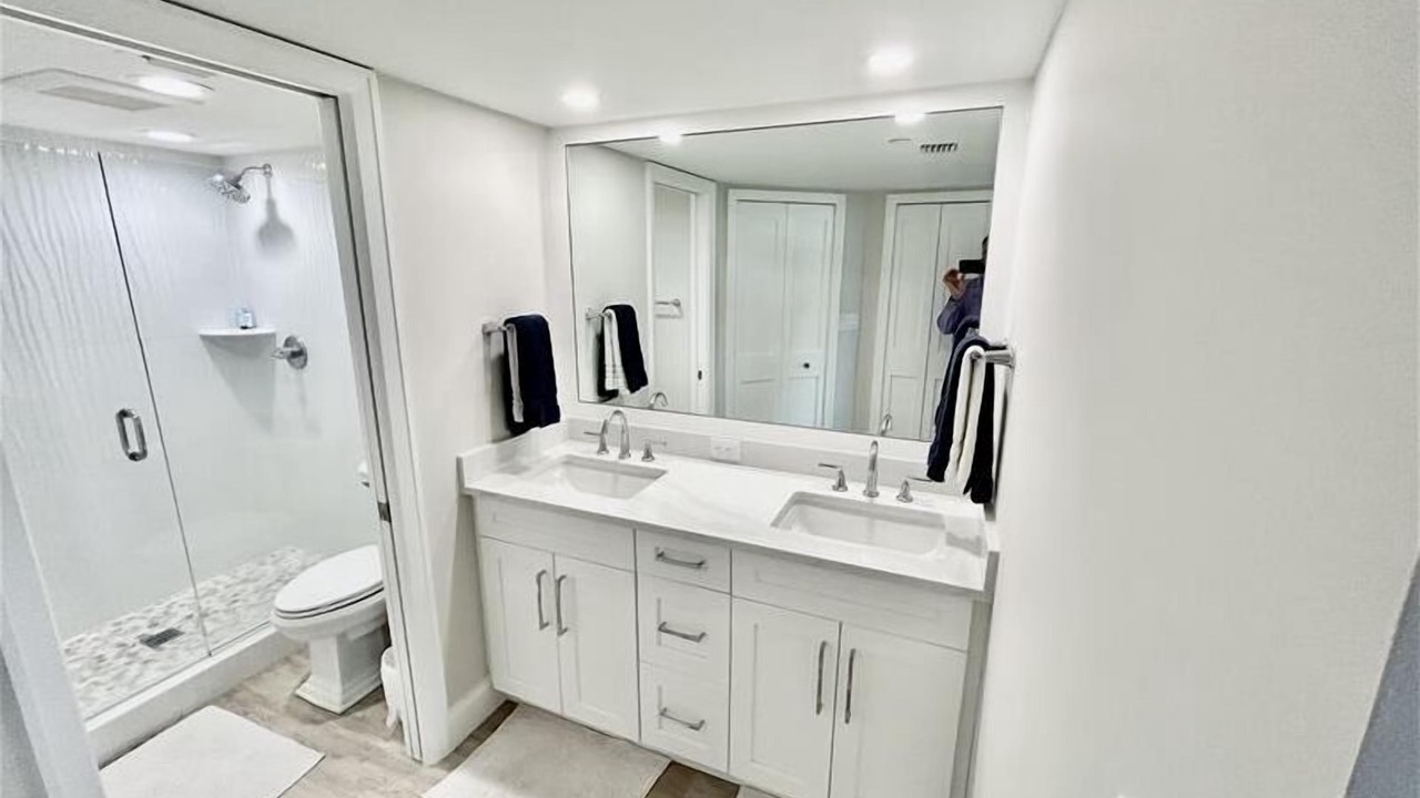 Photo of Bathroom in Park Shore