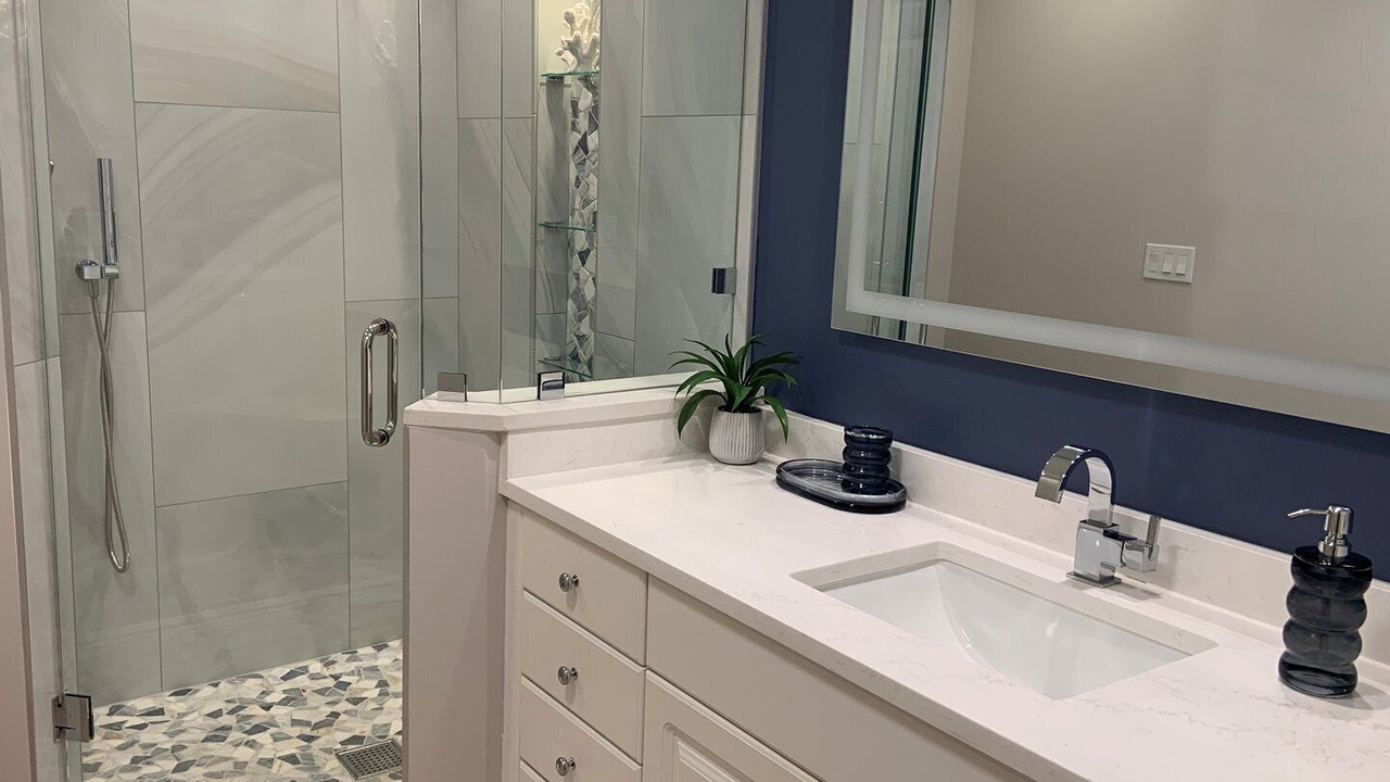 Photo of Bathroom in Vanderbilt Beach