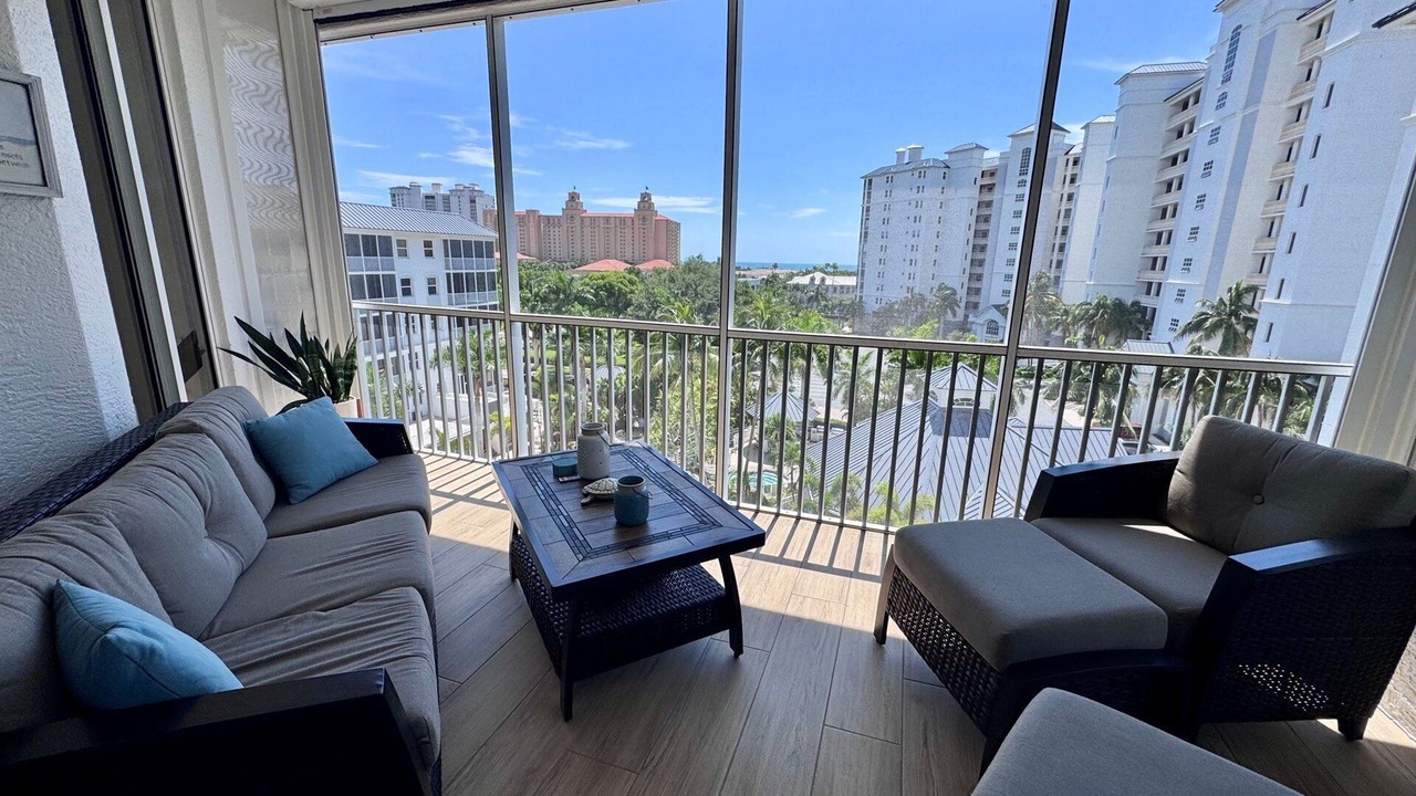 Photo of Livingroom in Vanderbilt Beach