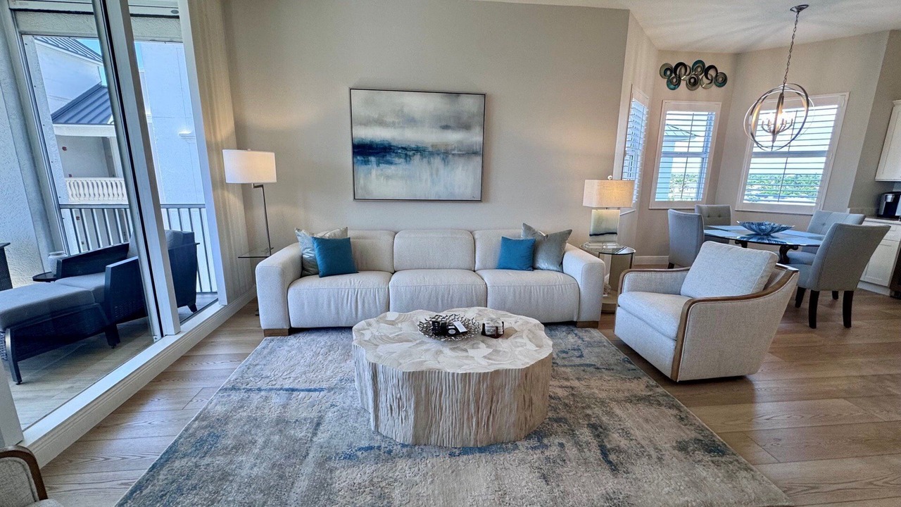 Photo of Livingroom in Vanderbilt Beach
