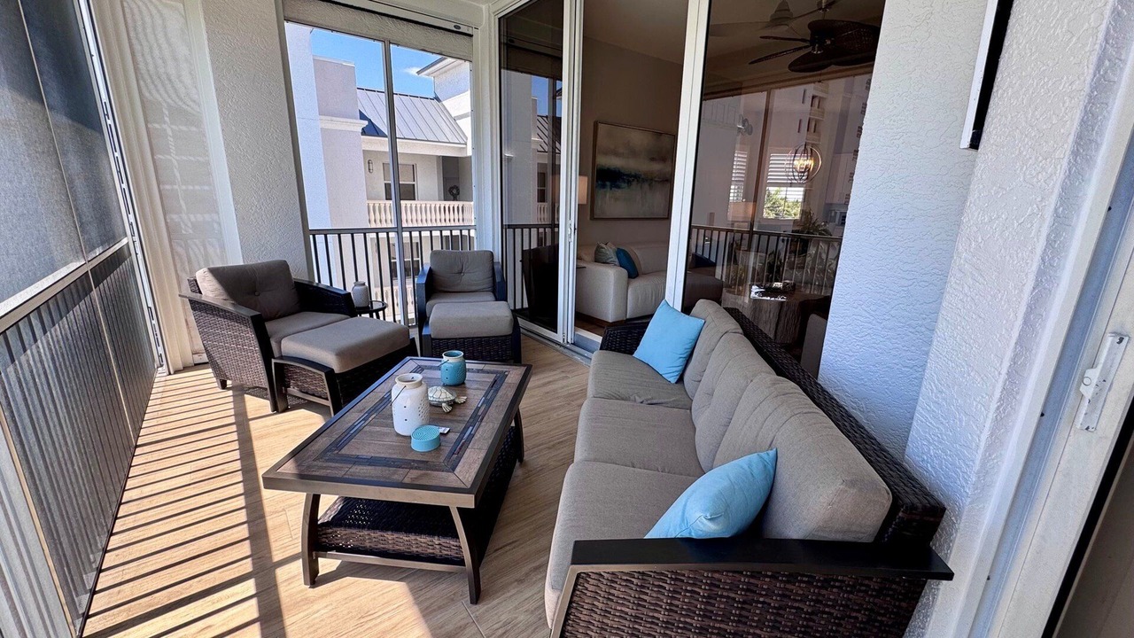 Photo of Livingroom in Vanderbilt Beach