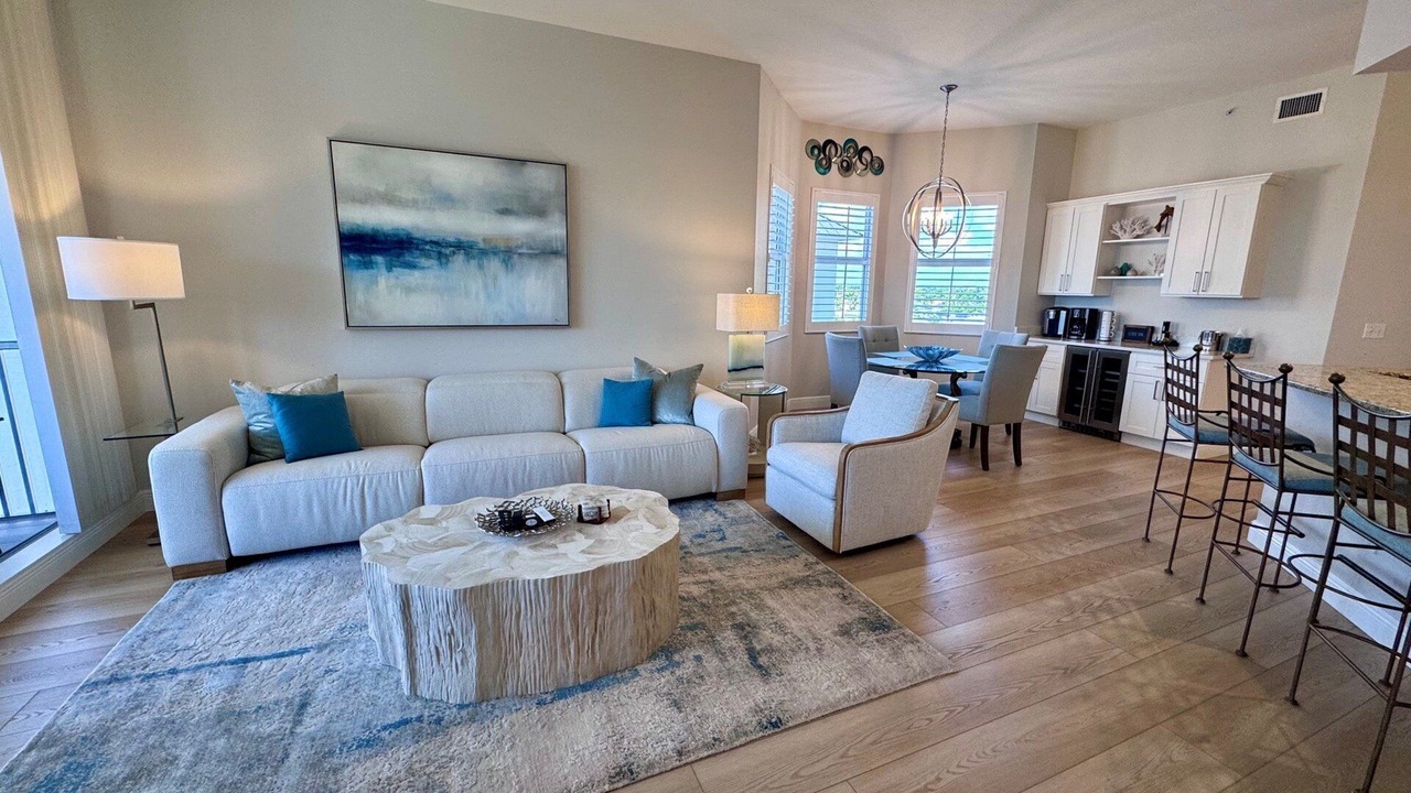 Photo of Livingroom in Vanderbilt Beach