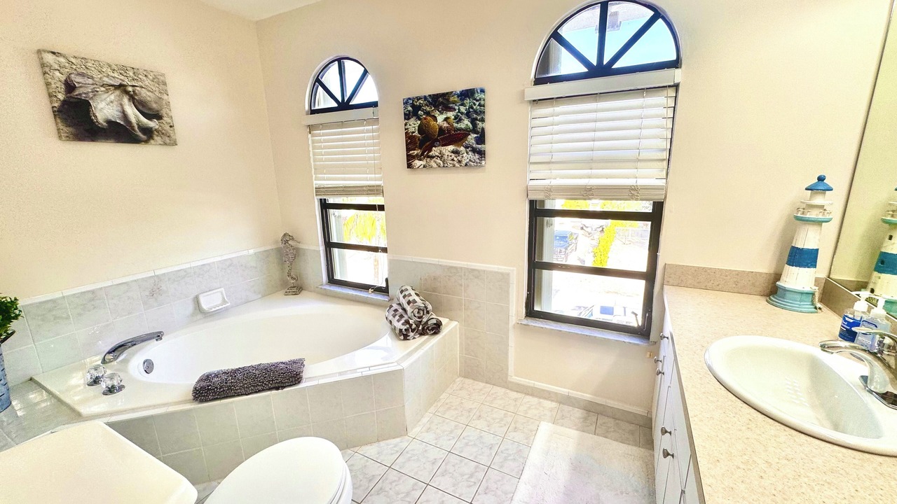 Photo of Bathroom in Summerland Key