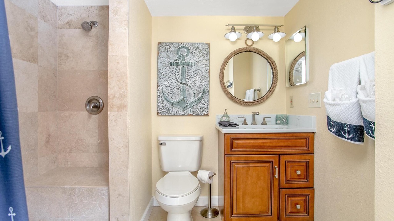 Photo of Bathroom in Venetian Way South