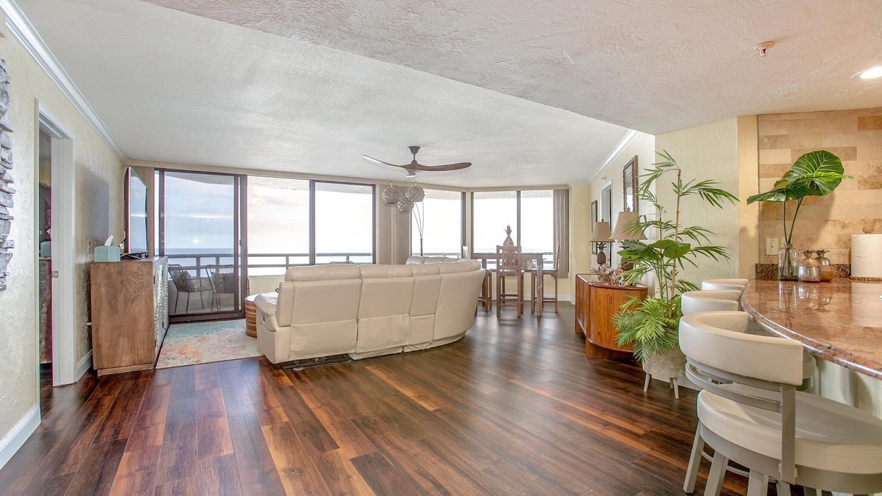 Photo of Livingroom in Venetian Way South