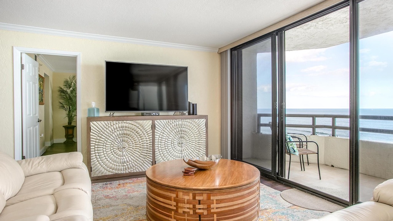 Photo of Livingroom in Venetian Way South