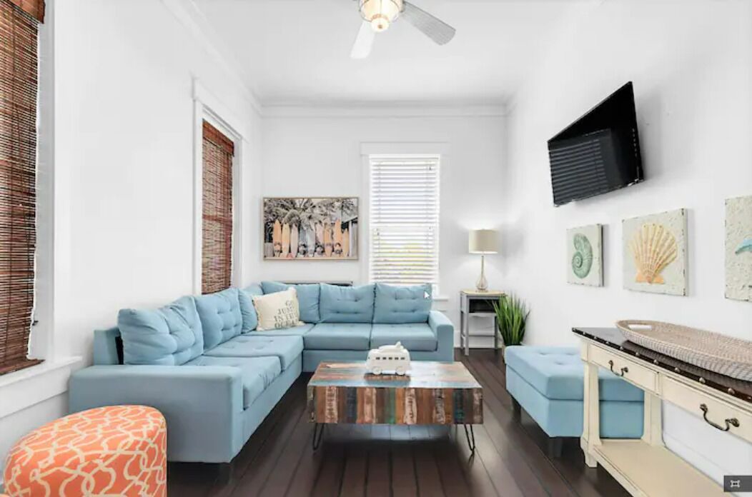 Photo of Livingroom in Clipper Cove