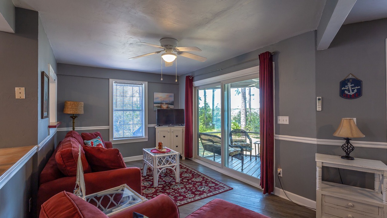 Photo of Livingroom in Carrabelle