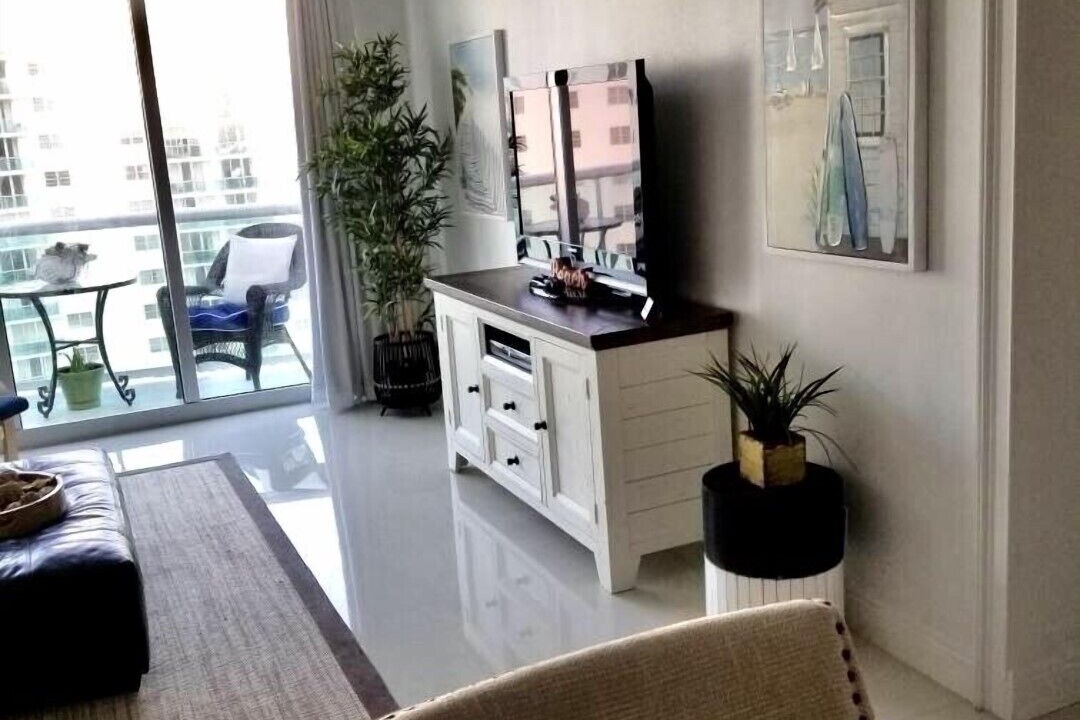 Photo of Livingroom in Hollywood South Central Beach
