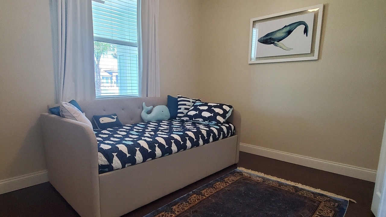 Photo of Livingroom in Edgewater