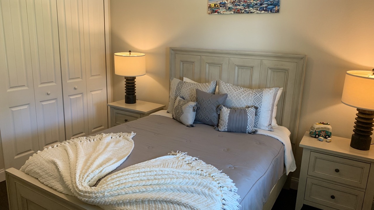 Photo of Bedroom in Edgewater