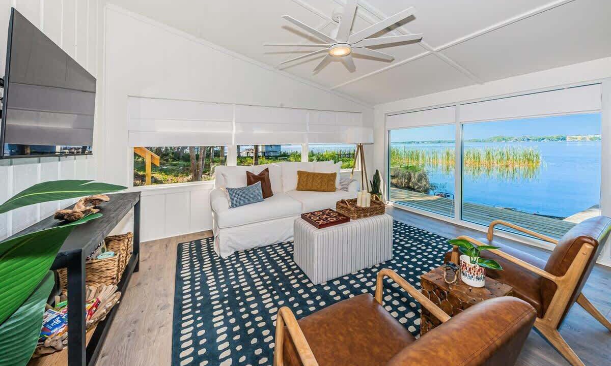 Photo of Livingroom in East Lake