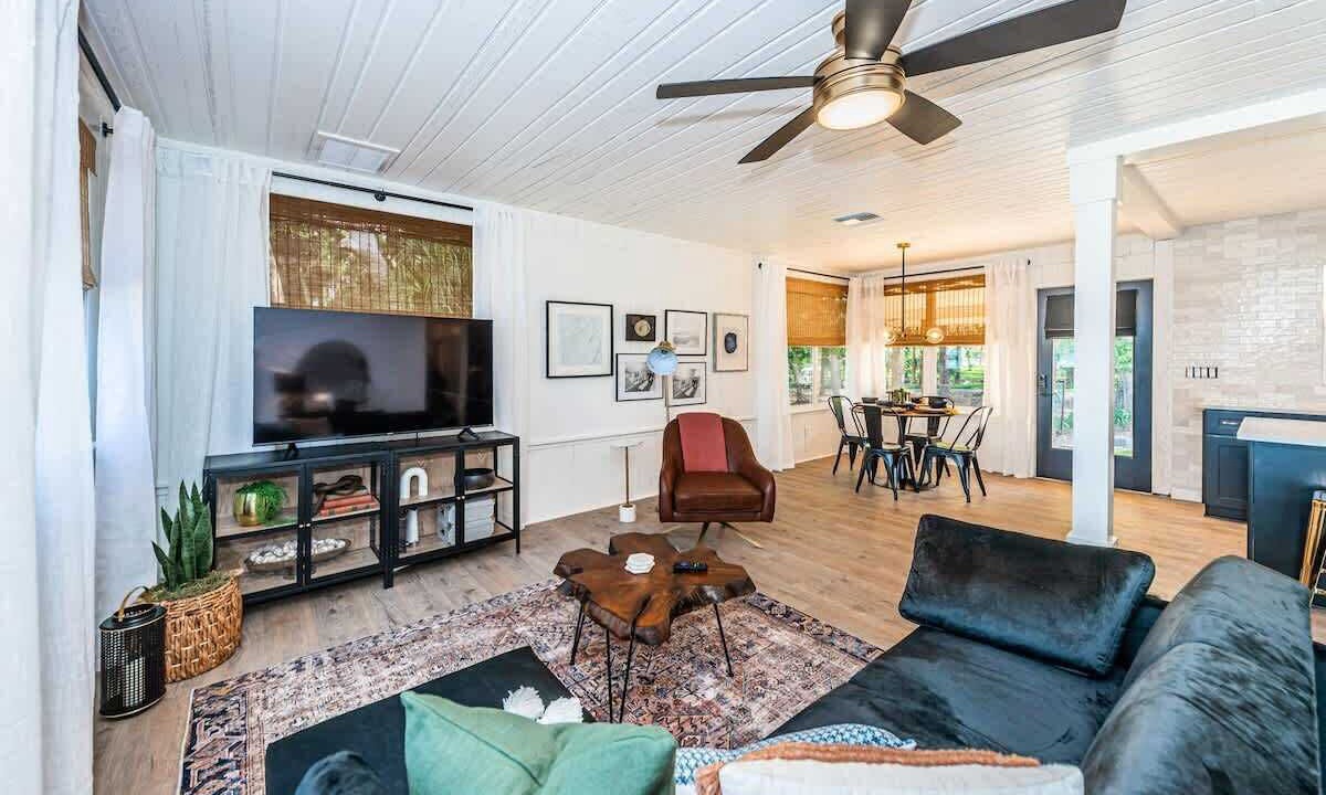Photo of Livingroom in East Lake
