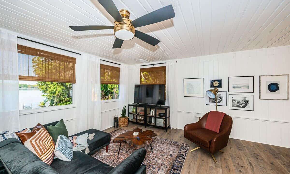 Photo of Livingroom in East Lake