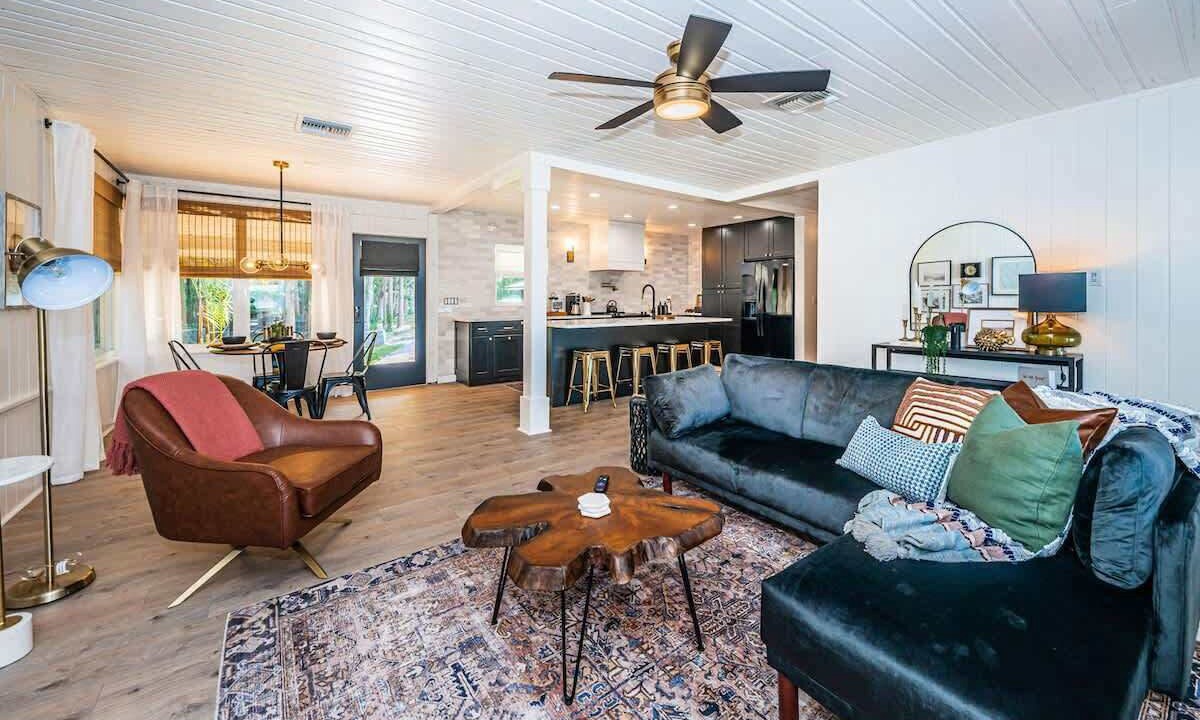 Photo of Livingroom in East Lake