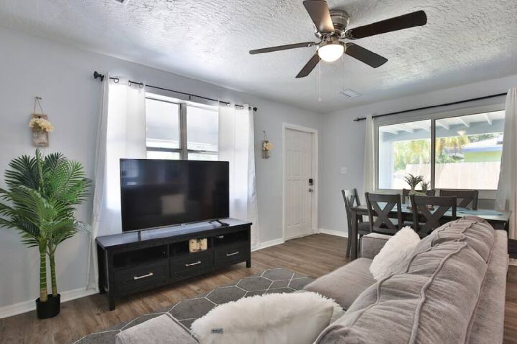 Photo of Livingroom in Sarasota Springs