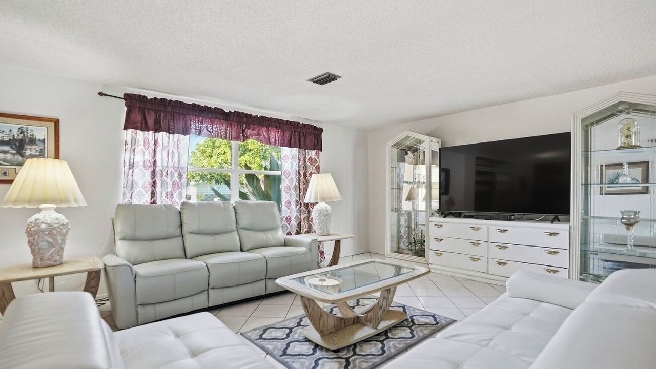 Photo of Livingroom in Sea Ranch