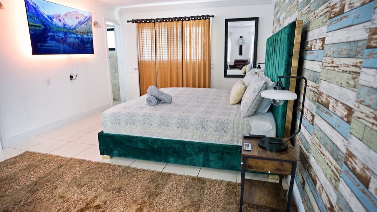 Photo of Bedroom in Pinecrest