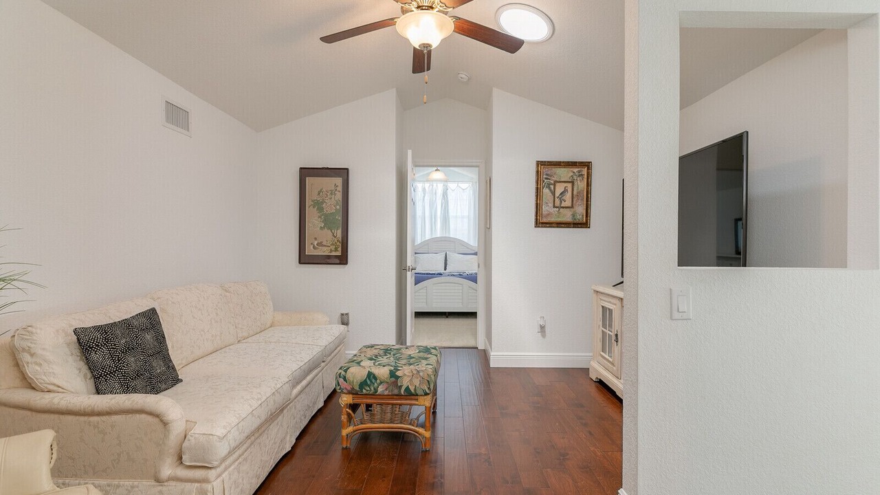 Photo of Livingroom in Historic Downtown Melbourne