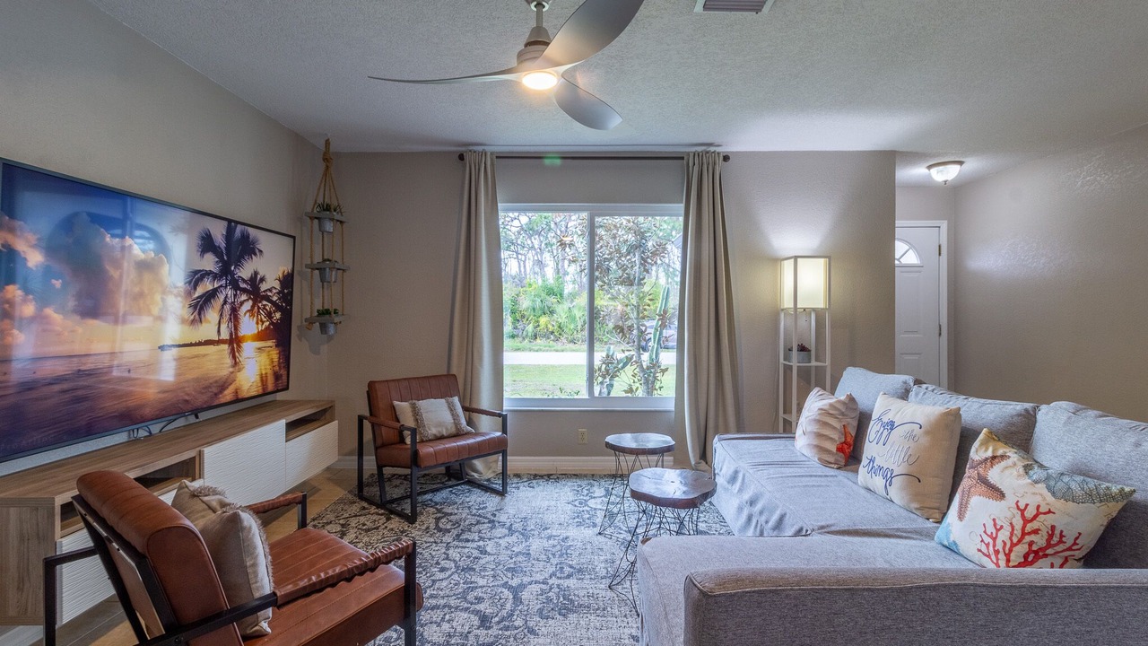 Photo of Livingroom in Englewood East