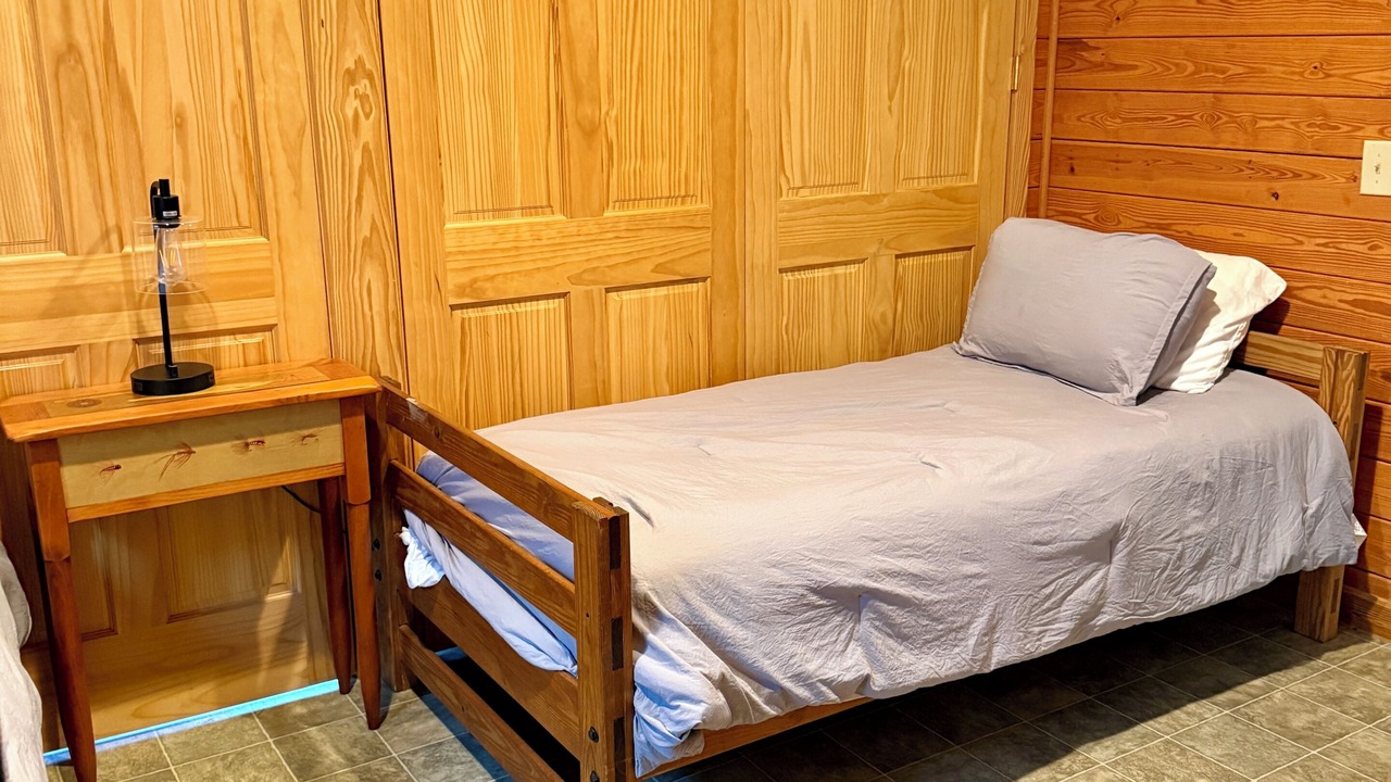 Photo of Bedroom in Appling County