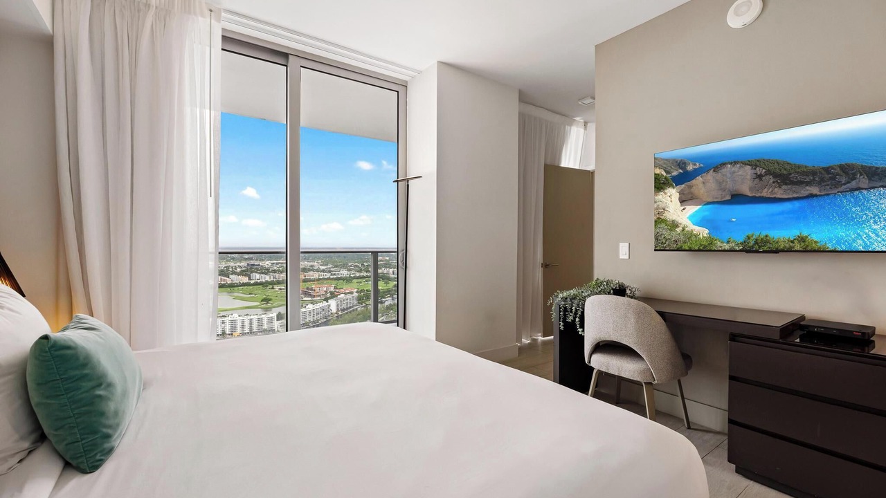 Photo of Bedroom in Hollywood South Central Beach