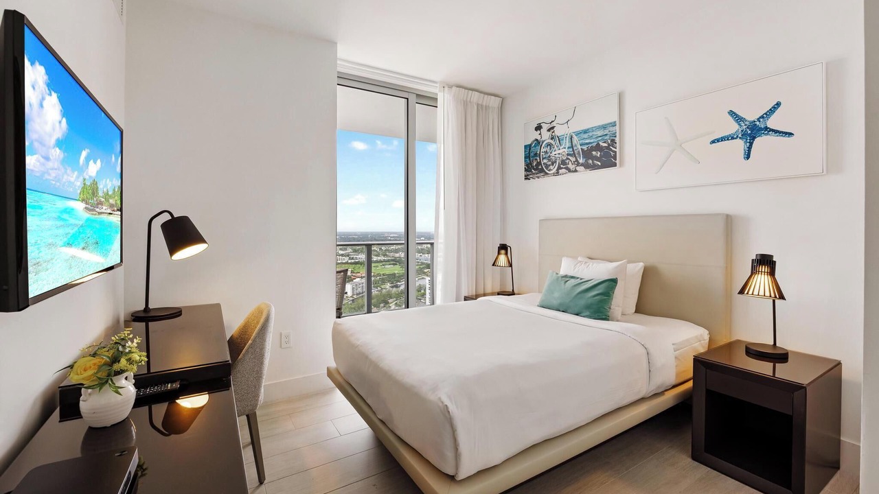 Photo of Bedroom in Hollywood South Central Beach