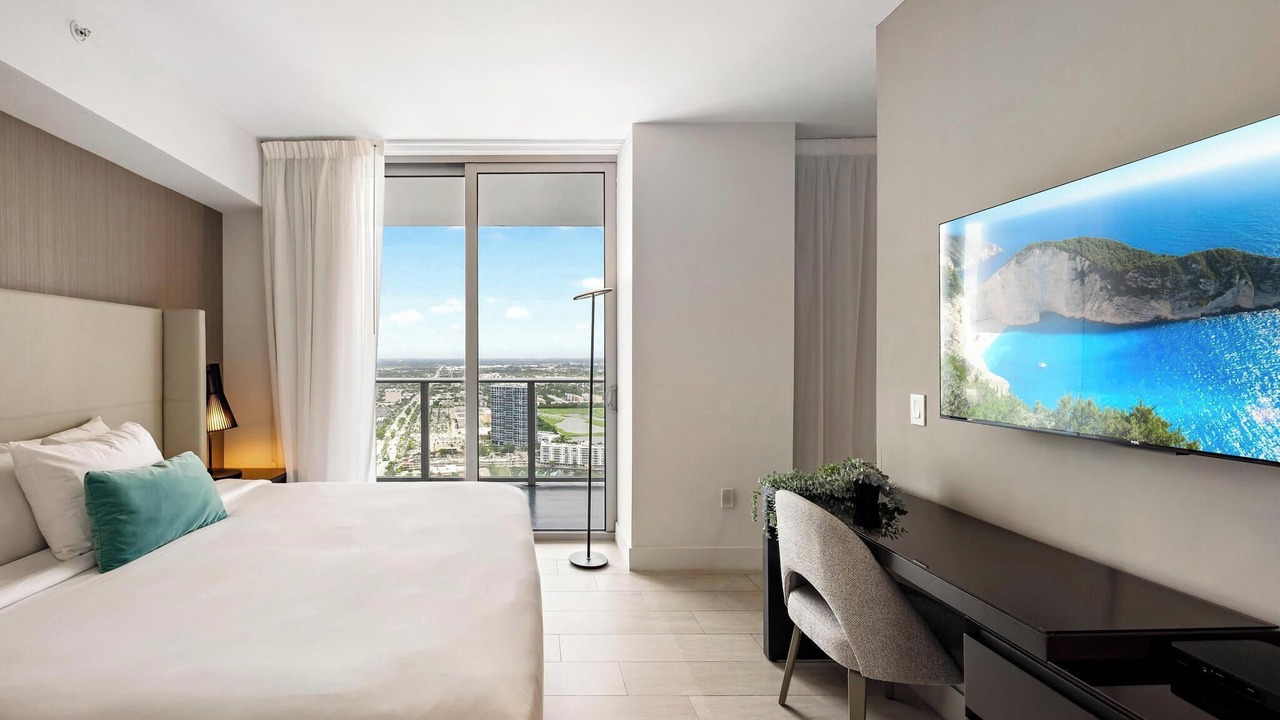 Photo of Bedroom in Hollywood South Central Beach