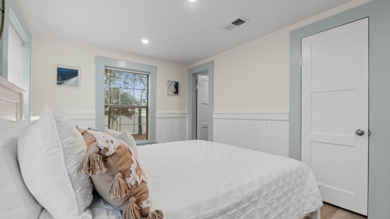 Photo of Bedroom in Gulfview Heights