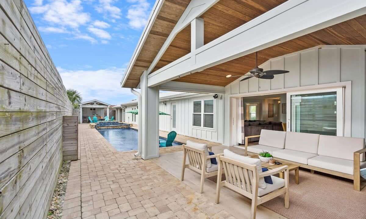 Photo of Patio Balcony in Crescent Beach