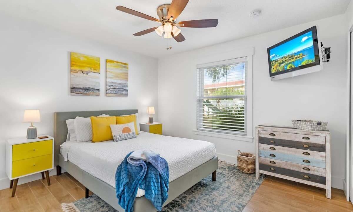 Photo of Bedroom in Crescent Beach