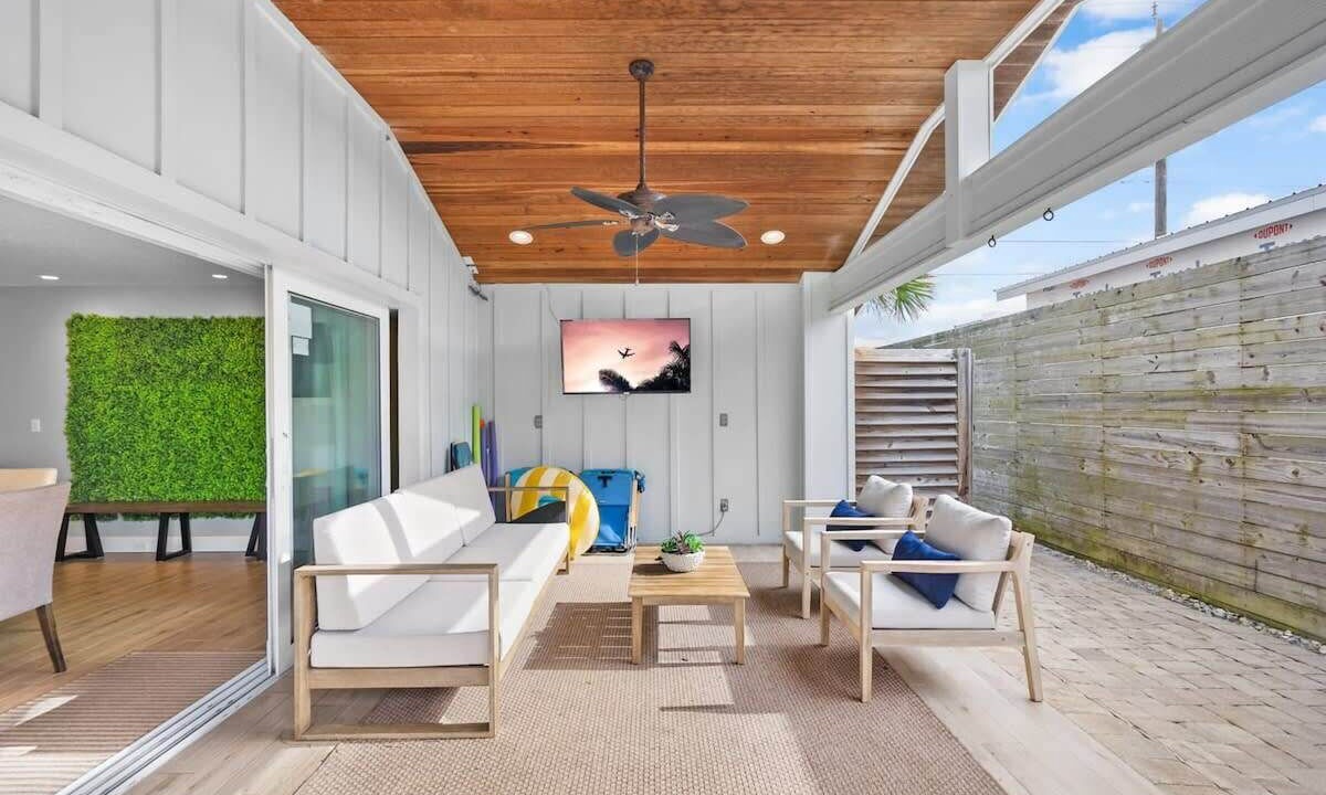 Photo of Patio Balcony in Crescent Beach