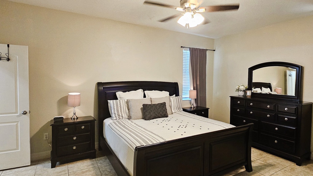 Photo of Bedroom in Crystal Cove