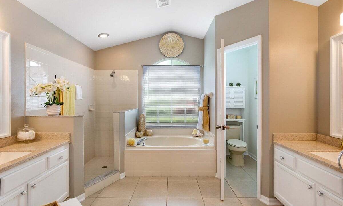Photo of Bathroom in Orange Tree