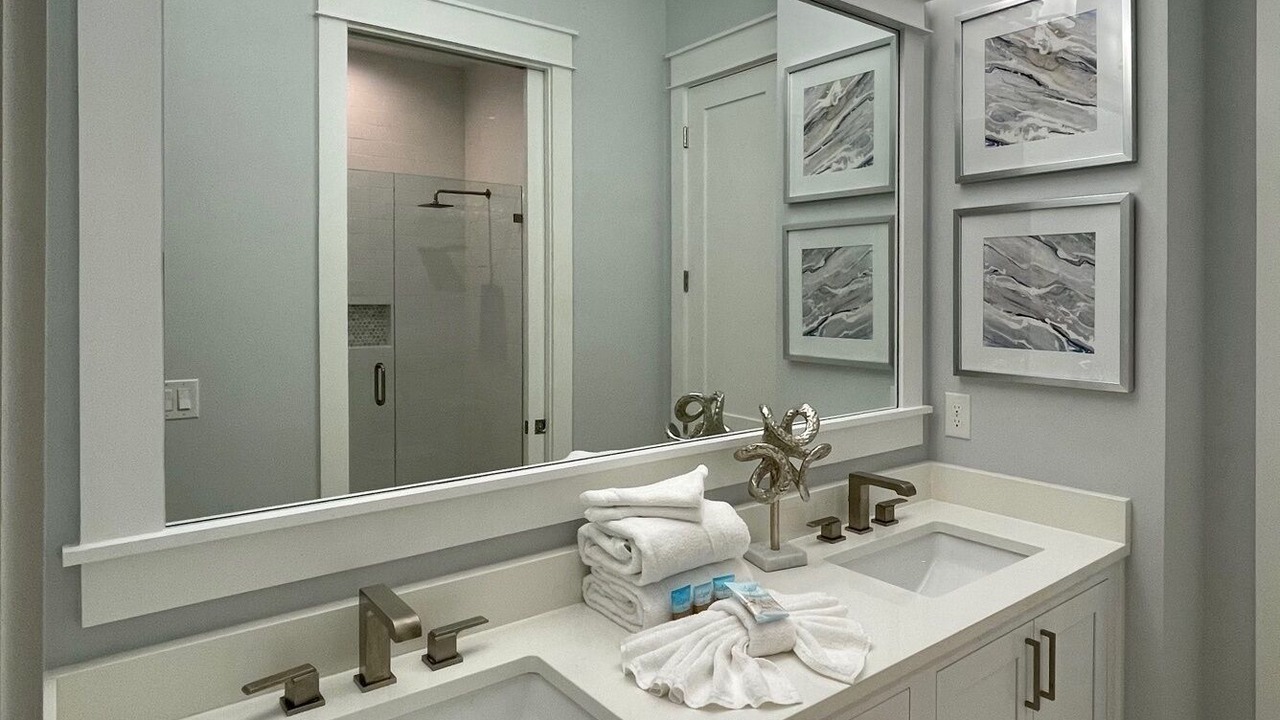 Photo of Bathroom in Gulfview Heights